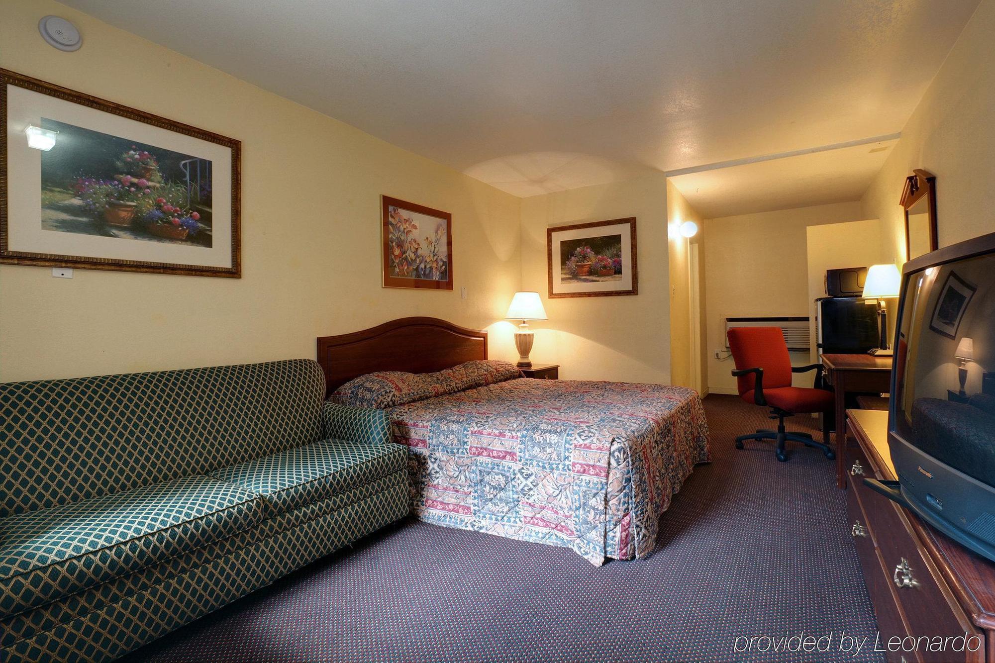 Budget Host Inn Arlington Room photo