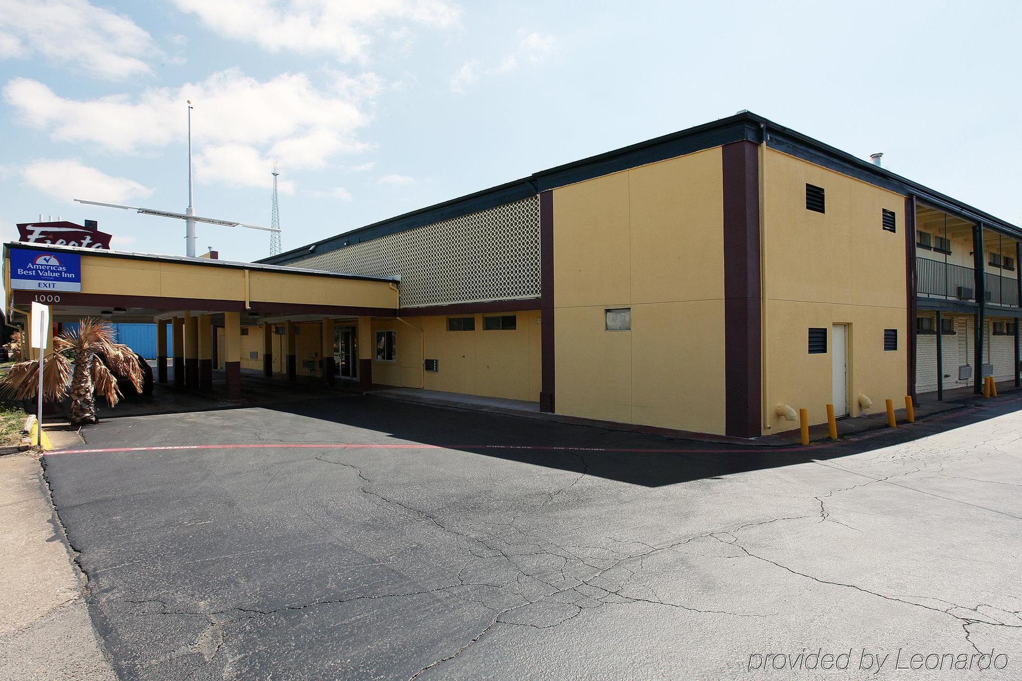 Budget Host Inn Arlington Exterior photo