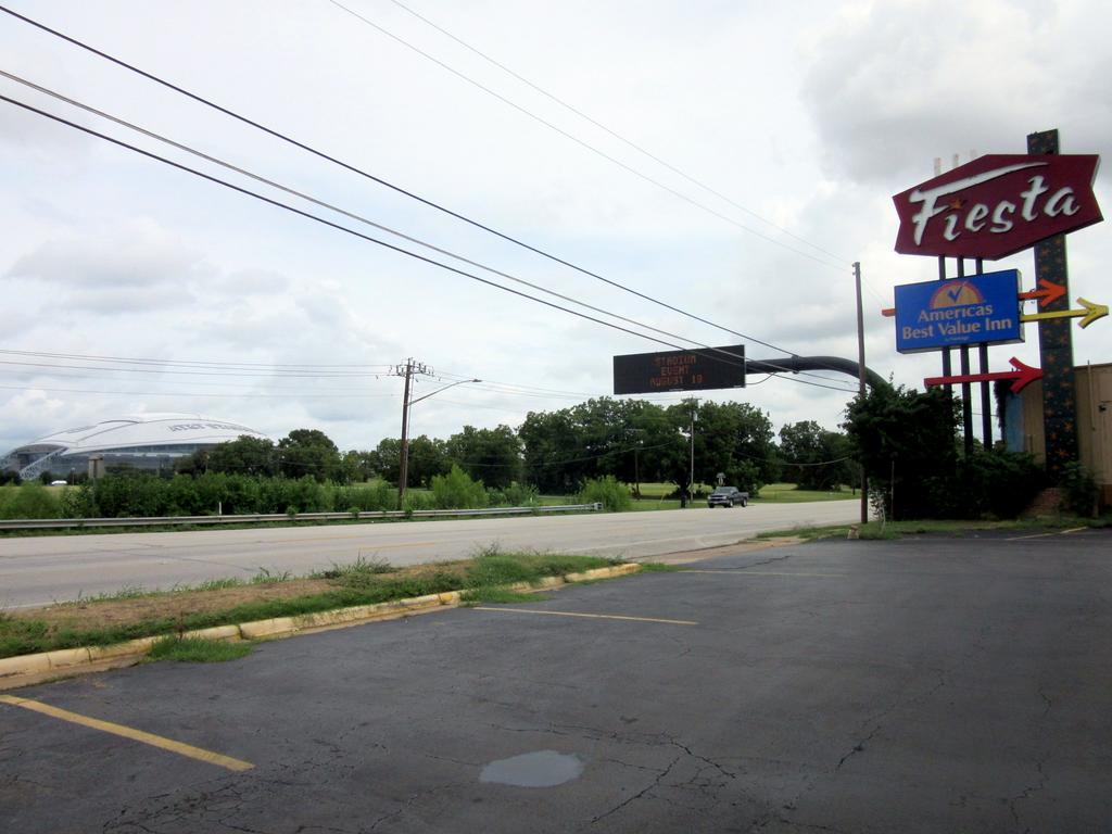 Budget Host Inn Arlington Exterior photo