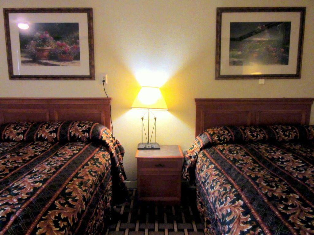 Budget Host Inn Arlington Exterior photo
